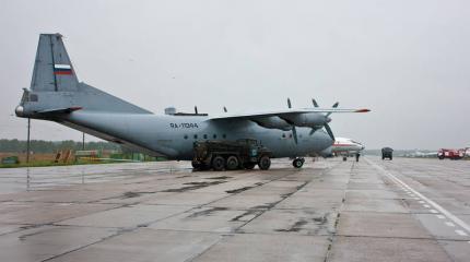 Самолет Ан-12 Минобороны России аварийно сел в Челябинске