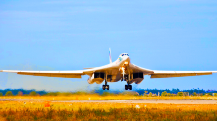 Ту-160 разнес целый аэродром боевиков под Алеппо Ту-160 разнес целый аэродром боевиков под Алеппо