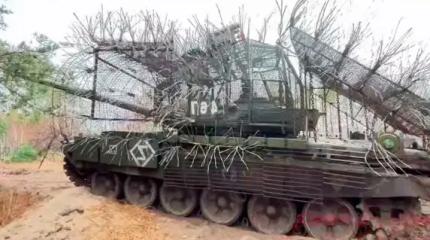 Биатлонный Т-72Б3 "Воспитатель" получил "ежовую" защиту Биатлонный Т-72Б3 "Воспитатель" получил "ежовую" защиту