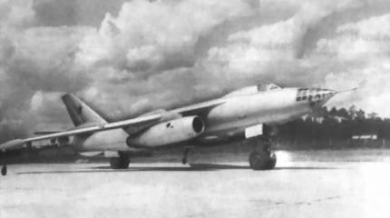 Опытный дальний бомбардировщик Ил-54 (СССР) Опытный дальний бомбардировщик Ил-54 (СССР)