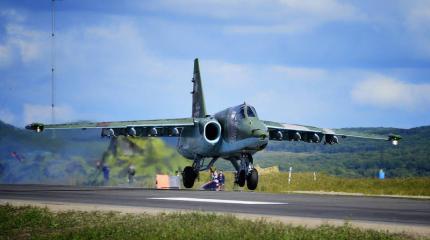 Российский боевой самолет впервые совершил посадку и взлет на федеральной трассе М-60 Российский боевой самолет впервые совершил посадку и взлет на федеральной трассе М-60
