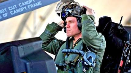 Американский пилот объяснил, почему F-35 способен побить ПАК ФА Американский пилот объяснил, почему F-35 способен побить ПАК ФА