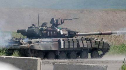 Ополченцы ДНР захватили еще один танк украинских силовиков Ополченцы ДНР захватили еще один танк украинских силовиков