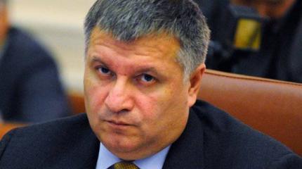 Аваков: Автоматчики на машинах без номеров захватили горсовет в Харьковской области Аваков: Автоматчики на машинах без номеров захватили горсовет в Харьковской области