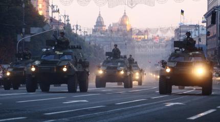 На улицы Киева выехала военная техника На улицы Киева выехала военная техника