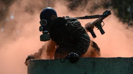 Российские военные изучают применение химоружия в Сирии Российские военные изучают применение химоружия в Сирии