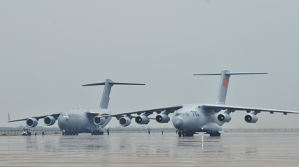 Китай получил первый транспортник Y-20