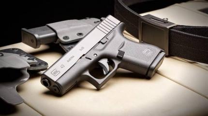 Компания Glock представила новую модель с однорядным магазином под 9мм патрон Компания Glock представила новую модель с однорядным магазином под 9мм патрон