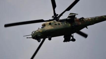 "Летающие танки": вертолеты Ми-35М уничтожают боевиков и технику ВСУ