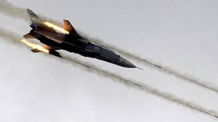 Су-24М точечным ударом уничтожил четыре танка боевиков в Сирии Су-24М точечным ударом уничтожил четыре танка боевиков в Сирии
