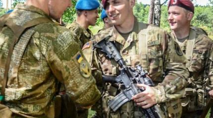 "Советские" береты десантников ВСУ заменят на малиновые "Советские" береты десантников ВСУ заменят на малиновые