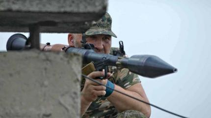 Ополченцы ЛНР сорвали нападение группы нацгвардейцев на гуманитарный конвой Ополченцы ЛНР сорвали нападение группы нацгвардейцев на гуманитарный конвой