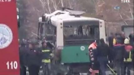 В Турции взлетел на воздух автобус с военными В Турции взлетел на воздух автобус с военными