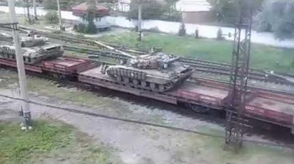 В Рубежное прибыли два украинских эшелона с тяжелой техникой В Рубежное прибыли два украинских эшелона с тяжелой техникой