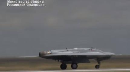 Минобороны показало кадры полета "Охотника" с истребителем Су-30СМ