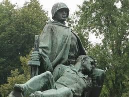 Польше не нужны русские солдаты, лежащие в земле за Вислой Польше не нужны русские солдаты, лежащие в земле за Вислой