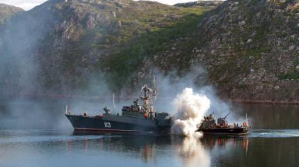 «Рассвет»,«Айсберг»,«Юнга» и «Снежногорск» выполняют стрельбы в Баренцевом море «Рассвет»,«Айсберг»,«Юнга» и «Снежногорск» выполняют стрельбы в Баренцевом море