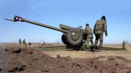 Под Донецком в ход пошли гаубицы и появились иностранцы на машинах с номерами ЕС Под Донецком в ход пошли гаубицы и появились иностранцы на машинах с номерами ЕС