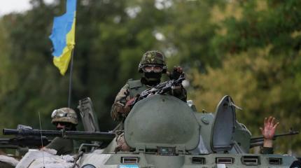 Украинские военные устроили "перфоманс" в Мариуполе Украинские военные устроили "перфоманс" в Мариуполе