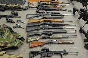 Под Парижем нашли склад с оружием и взрывчаткой Под Парижем нашли склад с оружием и взрывчаткой