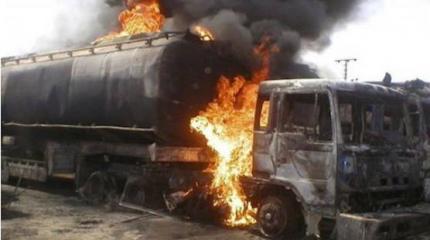 Опубликовано видео последствий очередного удара ВКС РФ по колонне ИГ Опубликовано видео последствий очередного удара ВКС РФ по колонне ИГ
