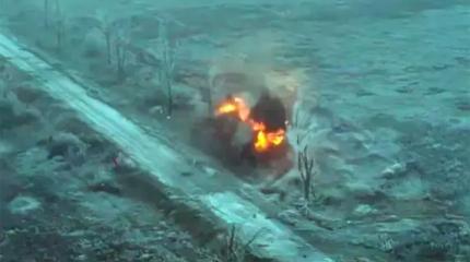 Гусеничный дрон подорвал опорник ВСУ, сбросив на его крышу мины ТМ-62