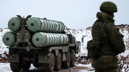 Американский расчет HIMARS попал под наш С-400 и «погиб в автокатастрофе»