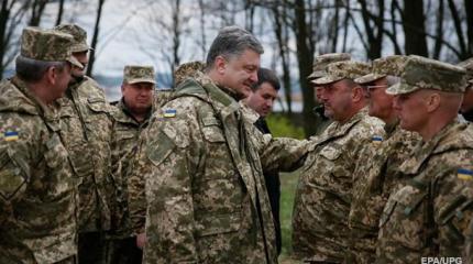 Порошенко планирует похоронить в Донбассе сто тысяч солдат и офицеров Порошенко планирует похоронить в Донбассе сто тысяч солдат и офицеров