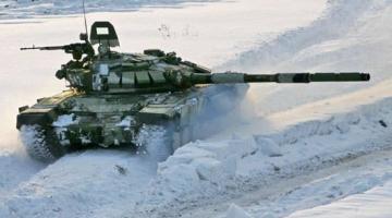 Под Волгоградом российские танкисты на Т-90A учатся сбивать вертолеты