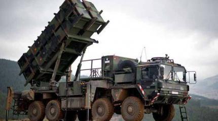 Америка экстренно развернула под Варшавой ракетные комплексы Patriot Америка экстренно развернула под Варшавой ракетные комплексы Patriot