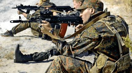 Ополченцы под Первомайском взяли в плен двух украинских военных Ополченцы под Первомайском взяли в плен двух украинских военных