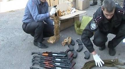 В Сумской области задержан перевозчик с большой партией огнестрельного оружия В Сумской области задержан перевозчик с большой партией огнестрельного оружия