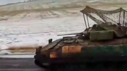 На видео показали, как дрон догнал Bradley и поразил ее за люком водителя