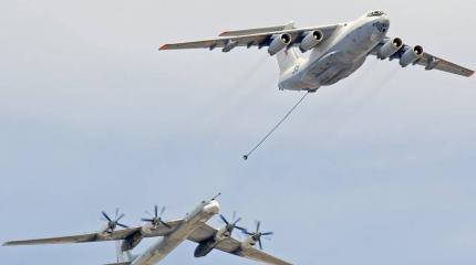 Ту-160 и Ту-95 отработали дозаправку в воздухе от Ил-78 при порывистом ветре Ту-160 и Ту-95 отработали дозаправку в воздухе от Ил-78 при порывистом ветре