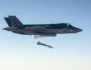 Истребитель F-35C испытали с полной ракетно-бомбовой нагрузкой Истребитель F-35C испытали с полной ракетно-бомбовой нагрузкой