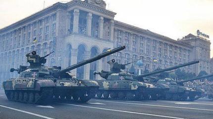 Порошенко вывел на парад танки с нацистскими крестами и польских оккупантов Порошенко вывел на парад танки с нацистскими крестами и польских оккупантов