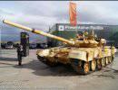 Танк Т-72 с усовершенствованным КАЗ «Арена» на выставке Russia Arms EXPO 2013