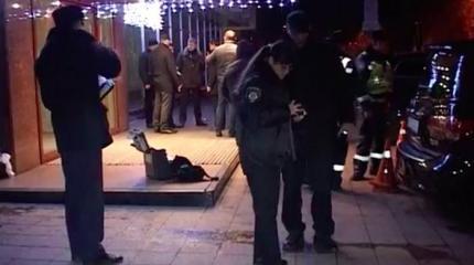 В Киеве под ноги депутатов Верховной Рады бросили гранату В Киеве под ноги депутатов Верховной Рады бросили гранату