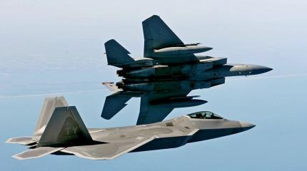 Cетецентрическое «звено» «F-22 — F-15» достигло оперативной боеготовности Cетецентрическое «звено» «F-22 — F-15» достигло оперативной боеготовности