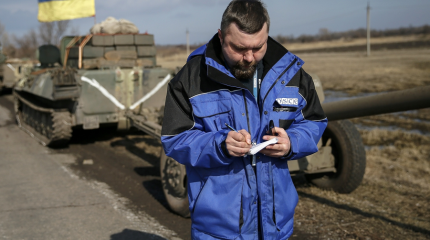 ОБСЕ о ВСУ: украинские военные вывезли тяжелую технику из мест хранения