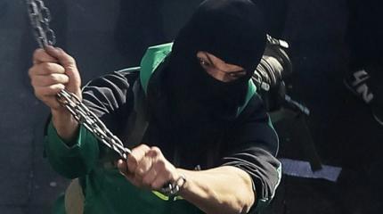 В Херсонской области АТОшники набросились на врача и жестоко избили его В Херсонской области АТОшники набросились на врача и жестоко избили его