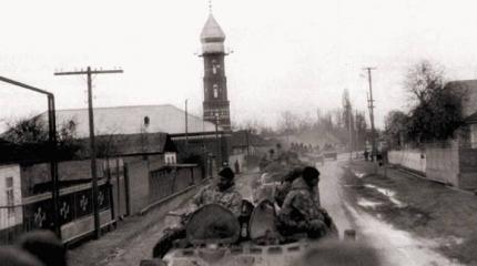 «Те, кто в том бою остались живы, Вечно будут помнить Алхан-Юрт...» «Те, кто в том бою остались живы, Вечно будут помнить Алхан-Юрт...»