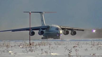 К перевозке войск РФ подключилась авиация: задействовано не менее 10 бортов