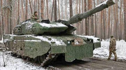 62-тонную "тушу" танка Stridsvagn 122 ВСУ "разделали" дронами-камикадзе