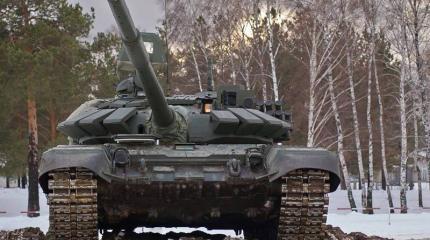 «Фланговую стрельбу» на дистанции от 900 до 2 200 метров отрабатывают экипажи Т-72Б3 на западе России «Фланговую стрельбу» на дистанции от 900 до 2 200 метров отрабатывают экипажи Т-72Б3 на западе России
