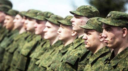 Всегда в строю: Пенсионерам продлили стаж, очередь за солдатами