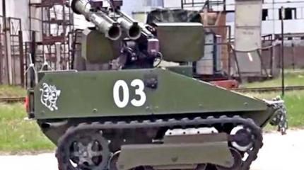 Во время учений засветился новый российский ударный робот Во время учений засветился новый российский ударный робот