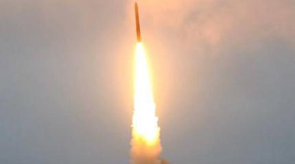 Российская подлодка выполнила пуск баллистической ракеты "Синева" Российская подлодка выполнила пуск баллистической ракеты "Синева"