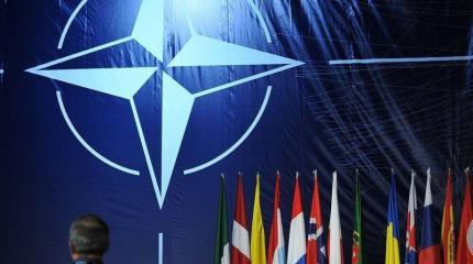 НАТО впервые называет Россию стратегическим противником НАТО впервые называет Россию стратегическим противником