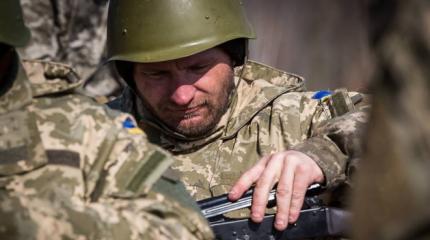 ВСУшникам можно пить всласть: в зону АТО прибыл на подмогу робот-снайпер